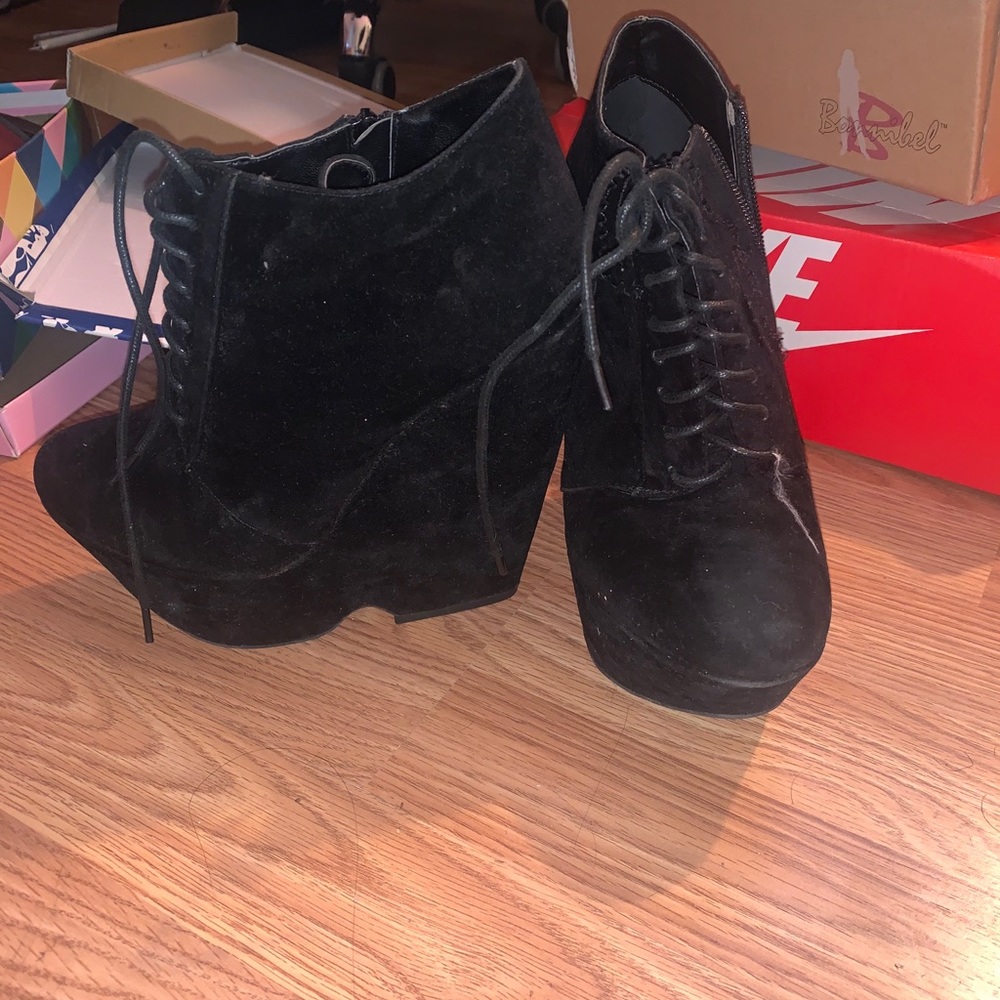 Black bootie heel